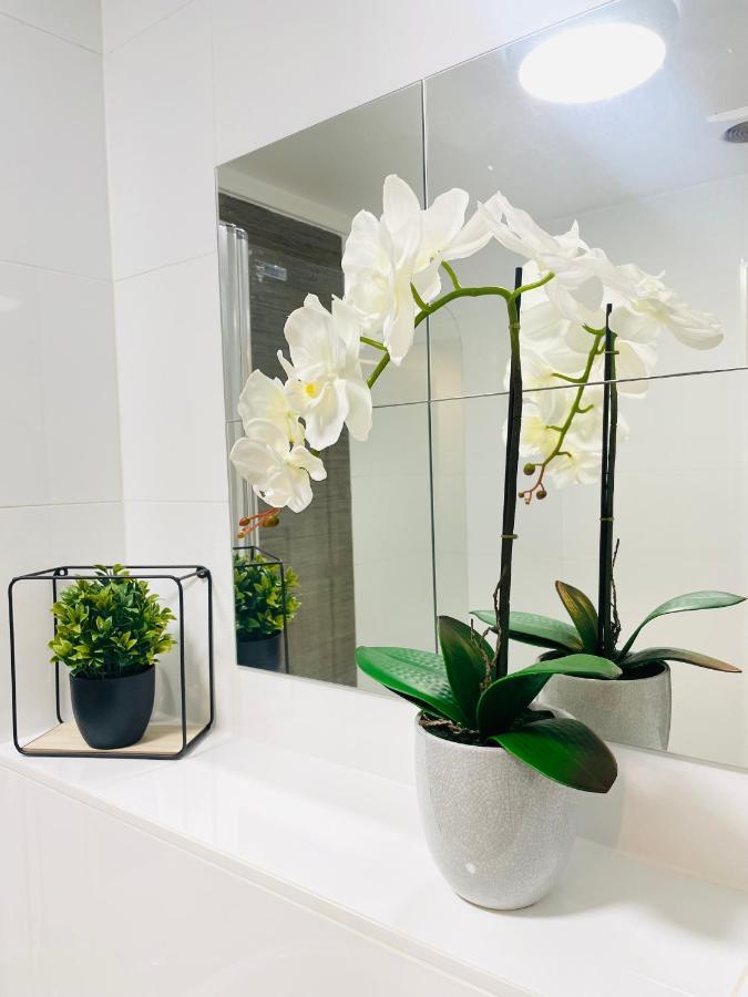 #0509 Two Bedroom Serviced Apartment- Free Parking Дербі Екстер'єр фото