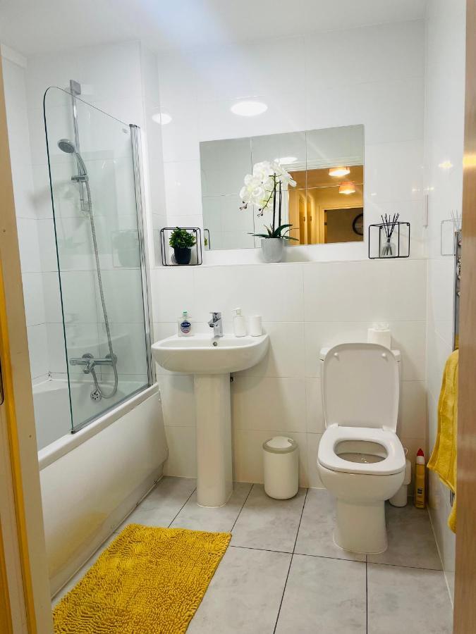 #0509 Two Bedroom Serviced Apartment- Free Parking Дербі Екстер'єр фото